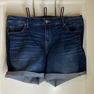 Torrid 18W mid length shorts